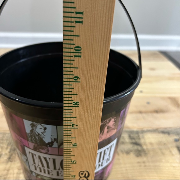 TAYLOR SWIFT 🍿 THE ERAS TOUR MOVIE POPCORN BUCKET - CINEMARK EXCLUSIVE - Picture 3 of 4